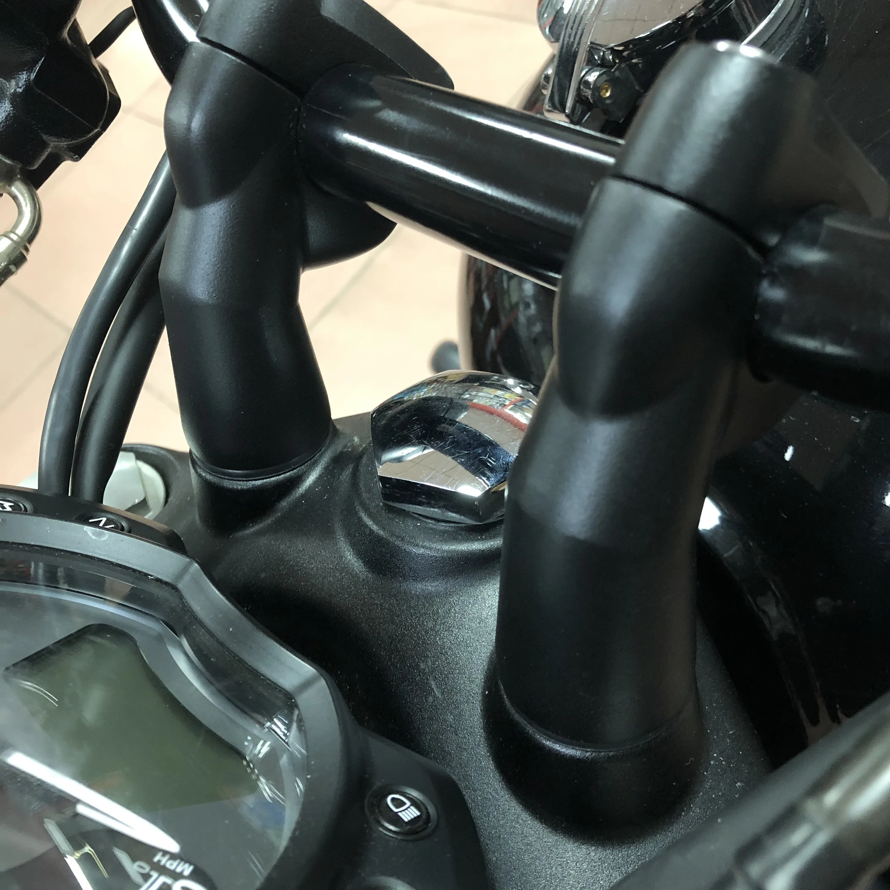 Зажим для Руля Мотоцикла распорный подъемник на руль LC 30 мм Triumph Bonneville T100 T120 Bobber