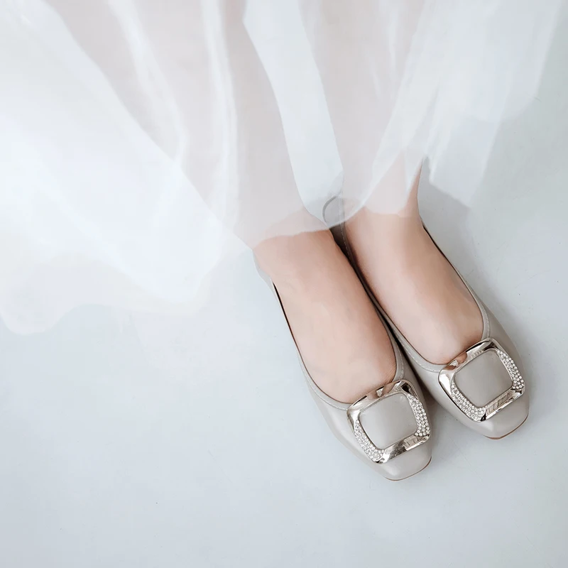 Женские кожаные туфли на плоской подошве лоферы из искусственной кожи с пряжкой