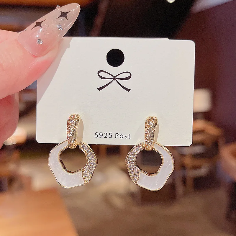 

Fashion Rhinestone Geometric Drop Earrings for Women Korean Style Gold Color Metal Pendant Earrings Girls Pary Jewelry Gift New