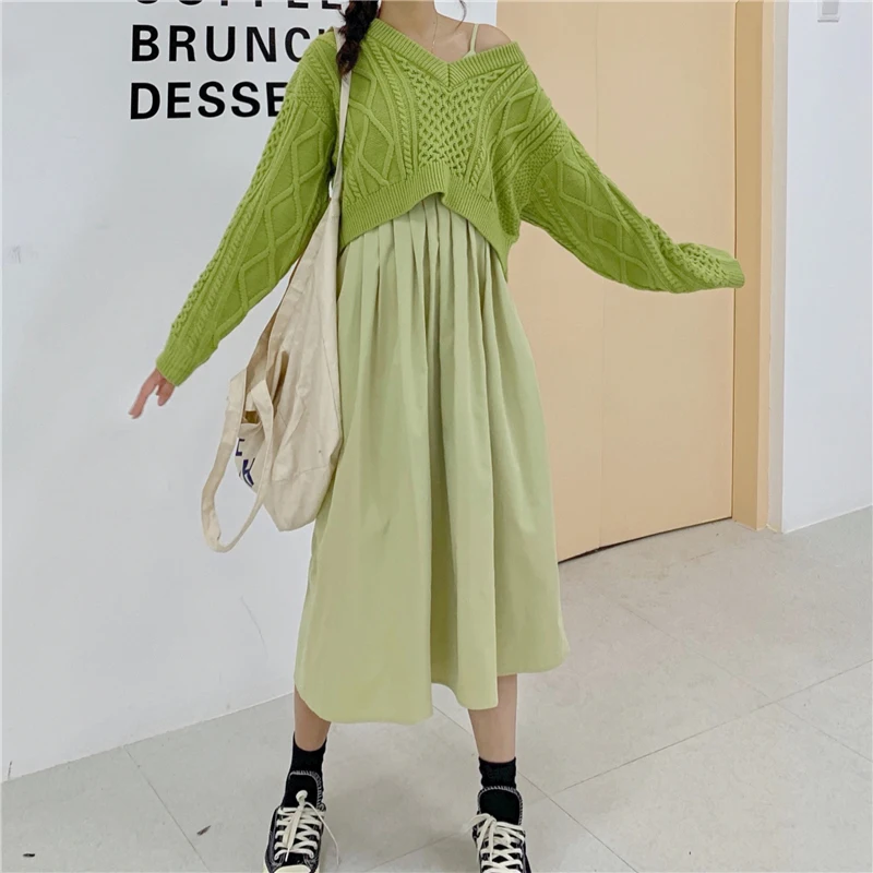 Возможно осенний комплект из двух предметов трикотажный свитер с v образным