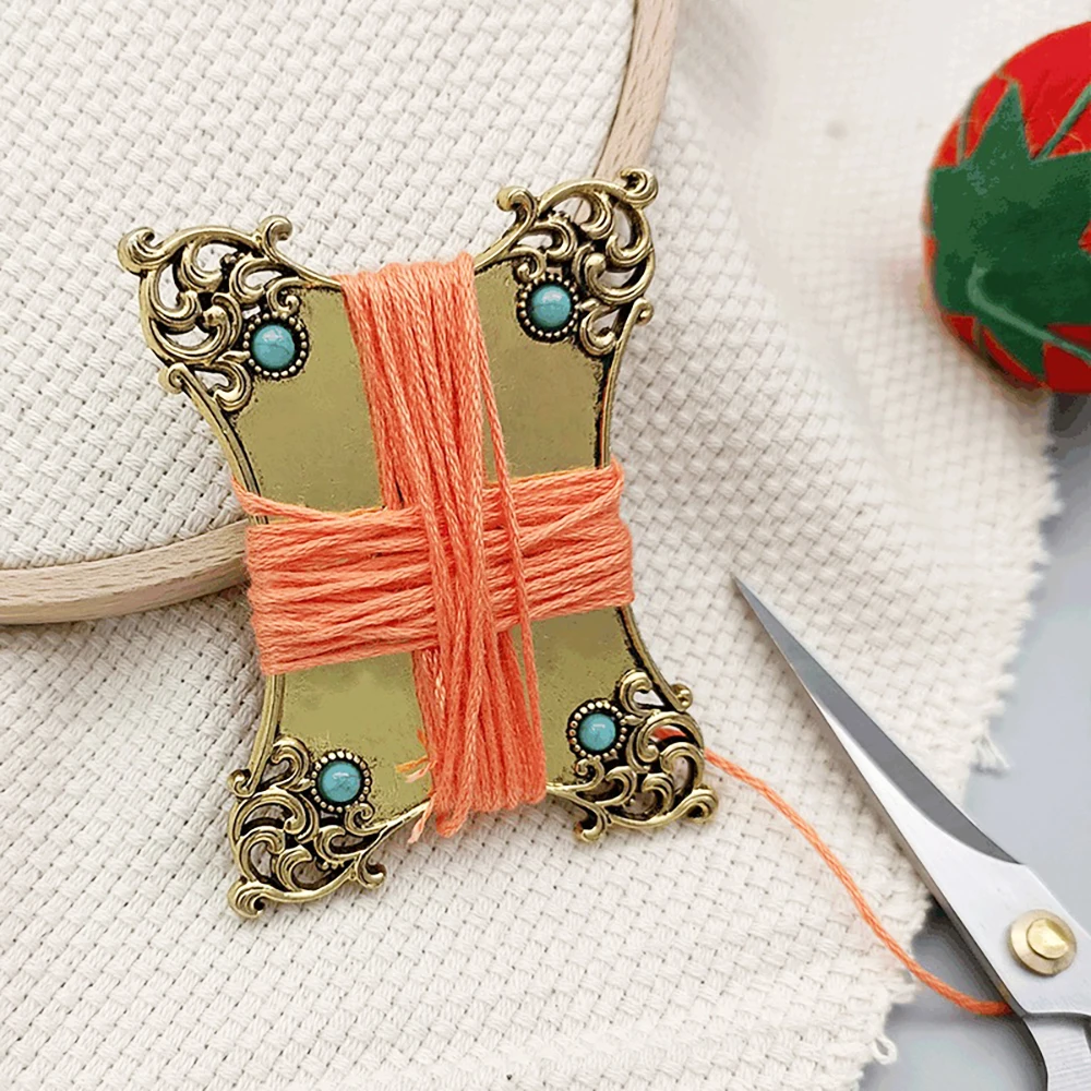 

1PC Floss Bobbins Retro Metal Stitch Thread Holder Embroidery Organizer for Cross Stitch Thread Craft DIY Sewing Storage 6.3*5cm