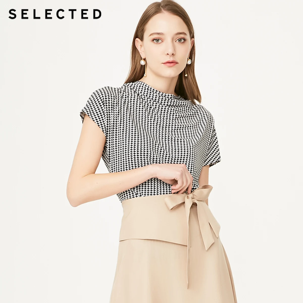 Женская стрейчевая футболка с короткими рукавами и узором гусиные лапки