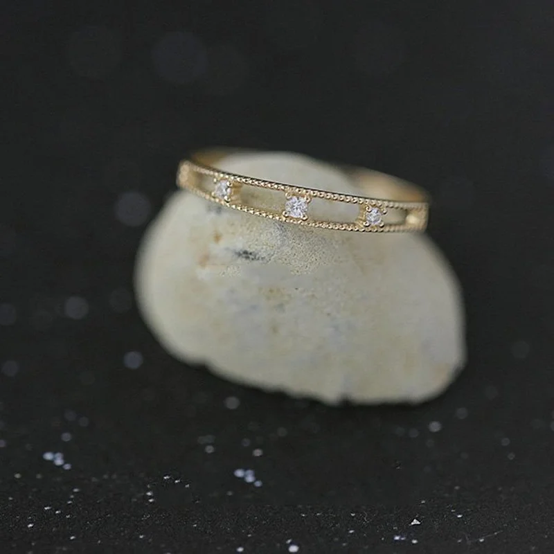 Женское Винтажное кольцо с цирконием золотого цвета простое тонкое свадебное