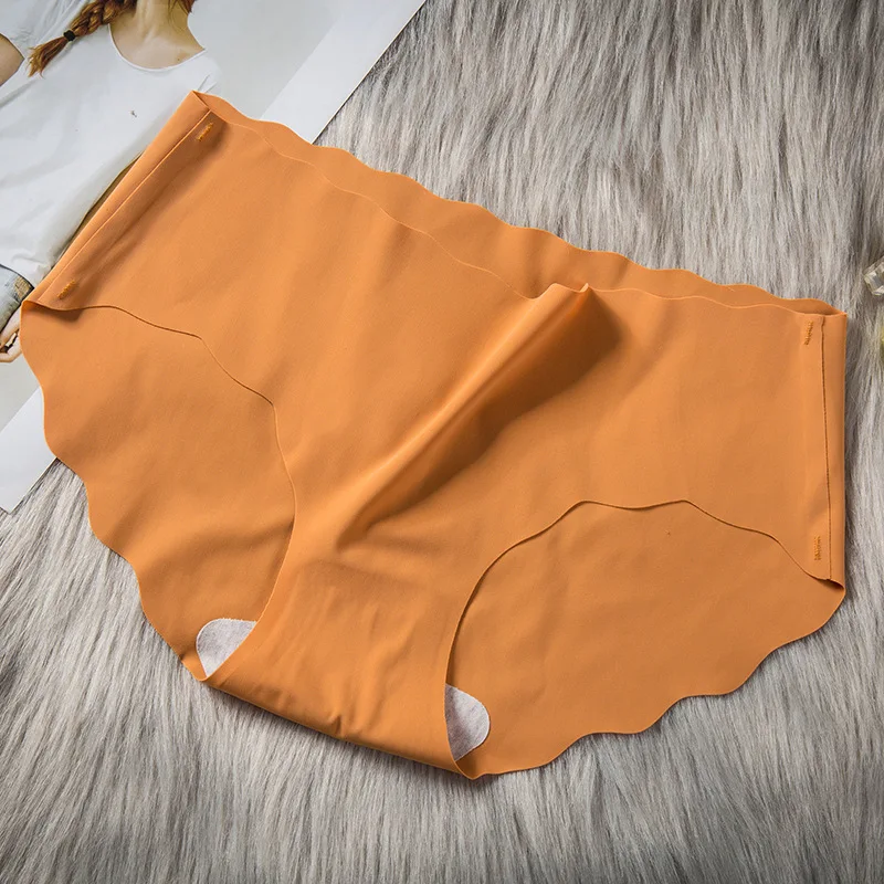 Комплект женского нижнего белья бесшовные атласные трусы с низкой талией 3