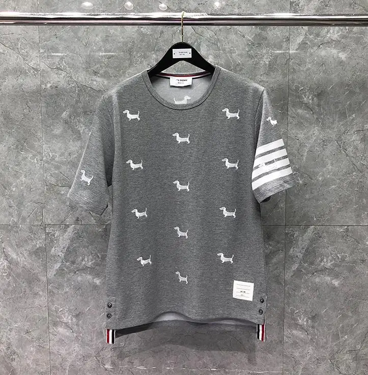 Мужская хлопковая футболка с короткими рукавами круглым вырезом и вышивкой