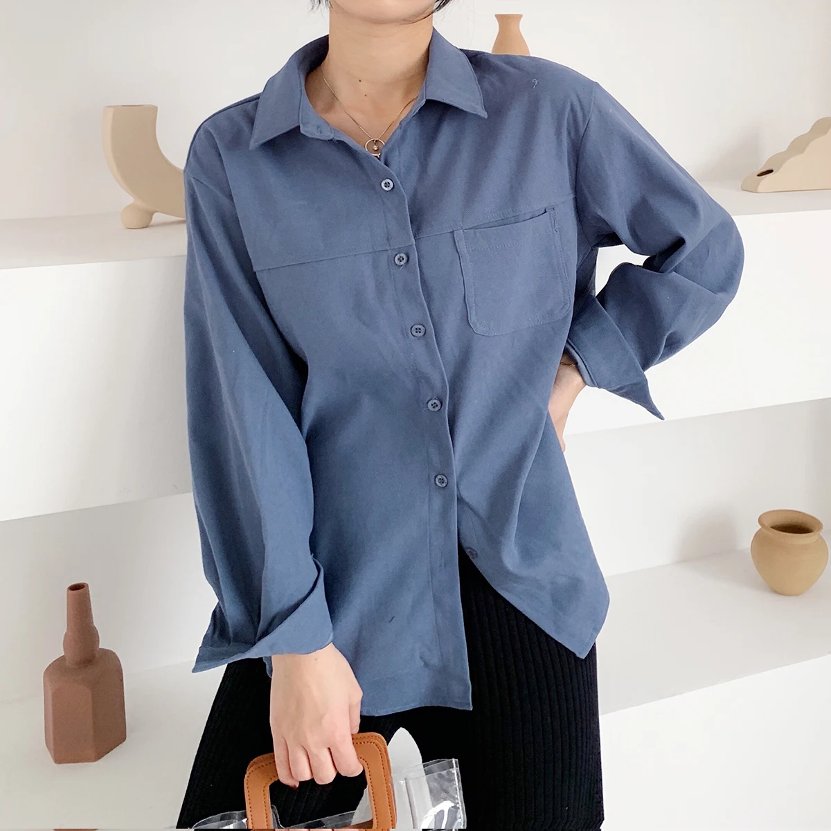 Женская офисная блузка KINOMI повседневная однобортная свободного кроя с длинным