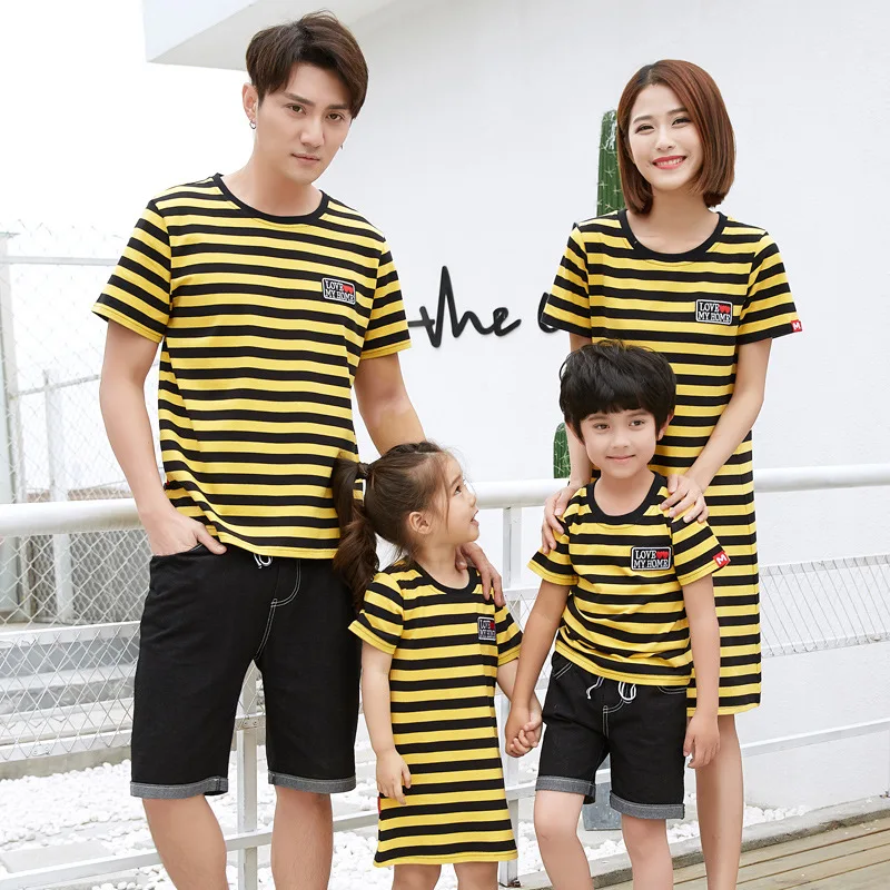 Одежда для семьи папы сына футболки в полоску желтые хлопковые платья матери и