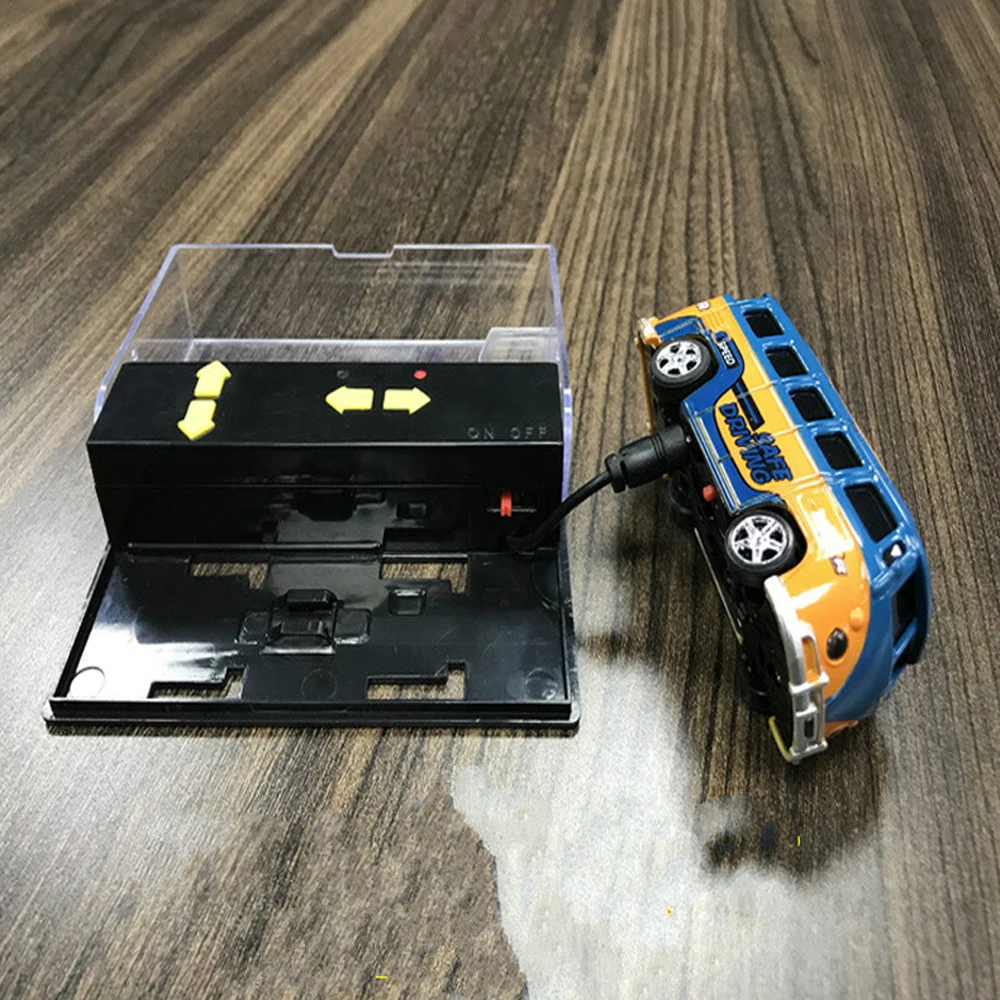 Мини-машина и грузовик на радиоуправлении 2 4G настольные игры 1:64 автобус