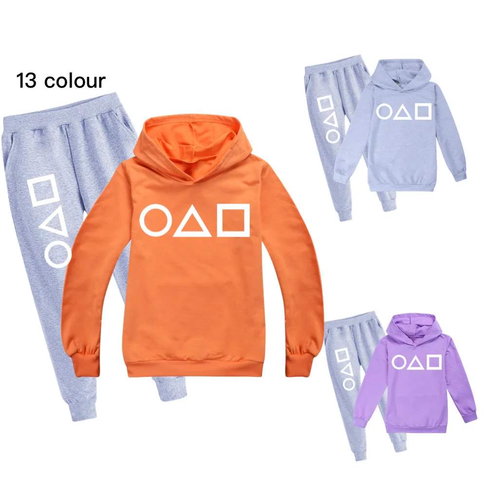 

Детский костюм из футболки с длинным рукавом и брюк