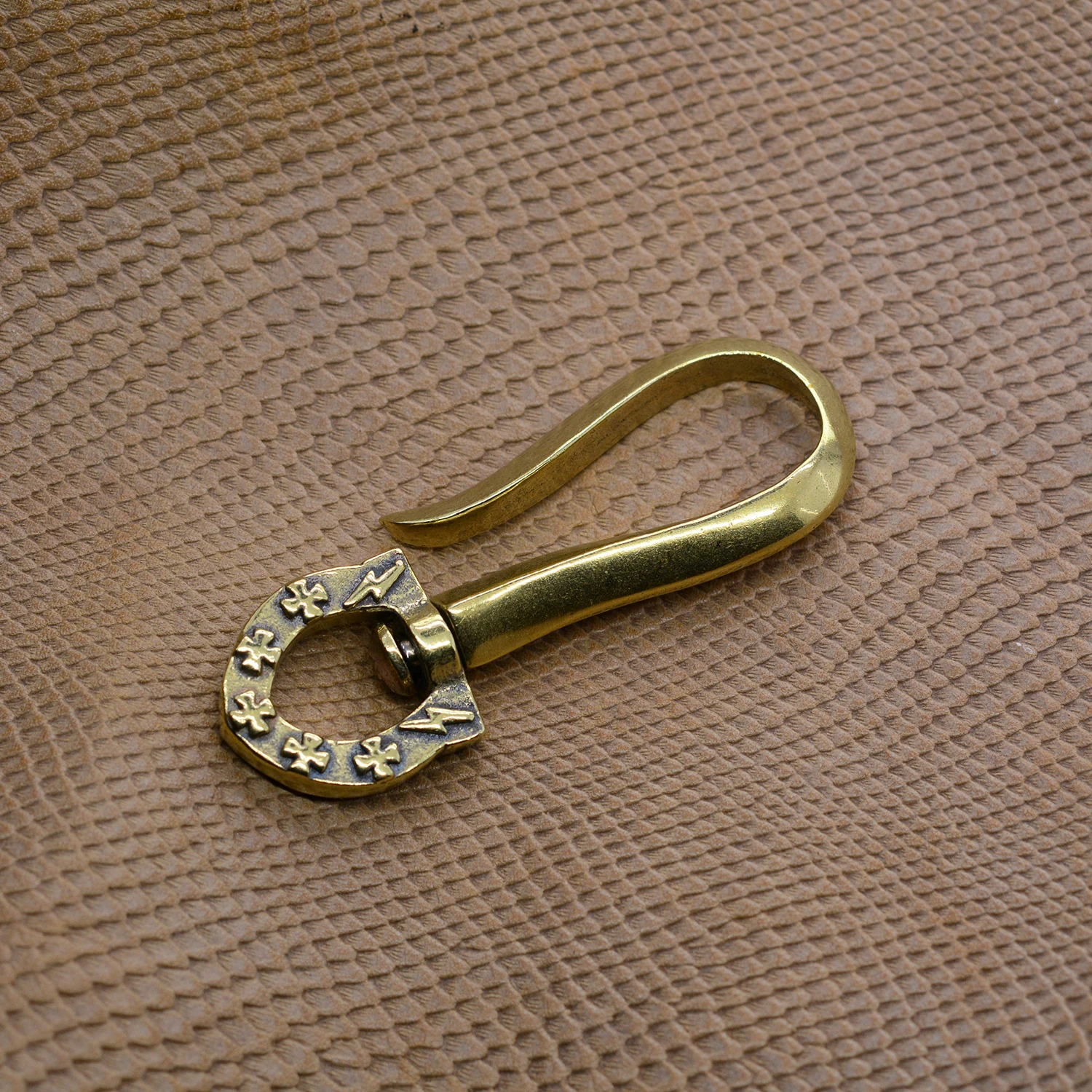 Крест молния Сердце твердой древесины Ретро латунные вертлюжные японский