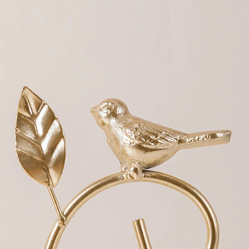 Веселый простой металлический подсвечник в скандинавском стиле современный