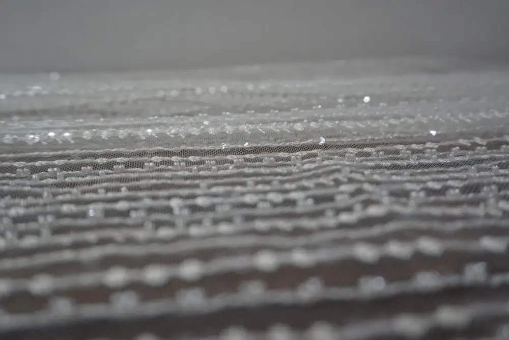 Свадебная кружевная ткань цвета слоновой кости в полоску кружево с бисером!