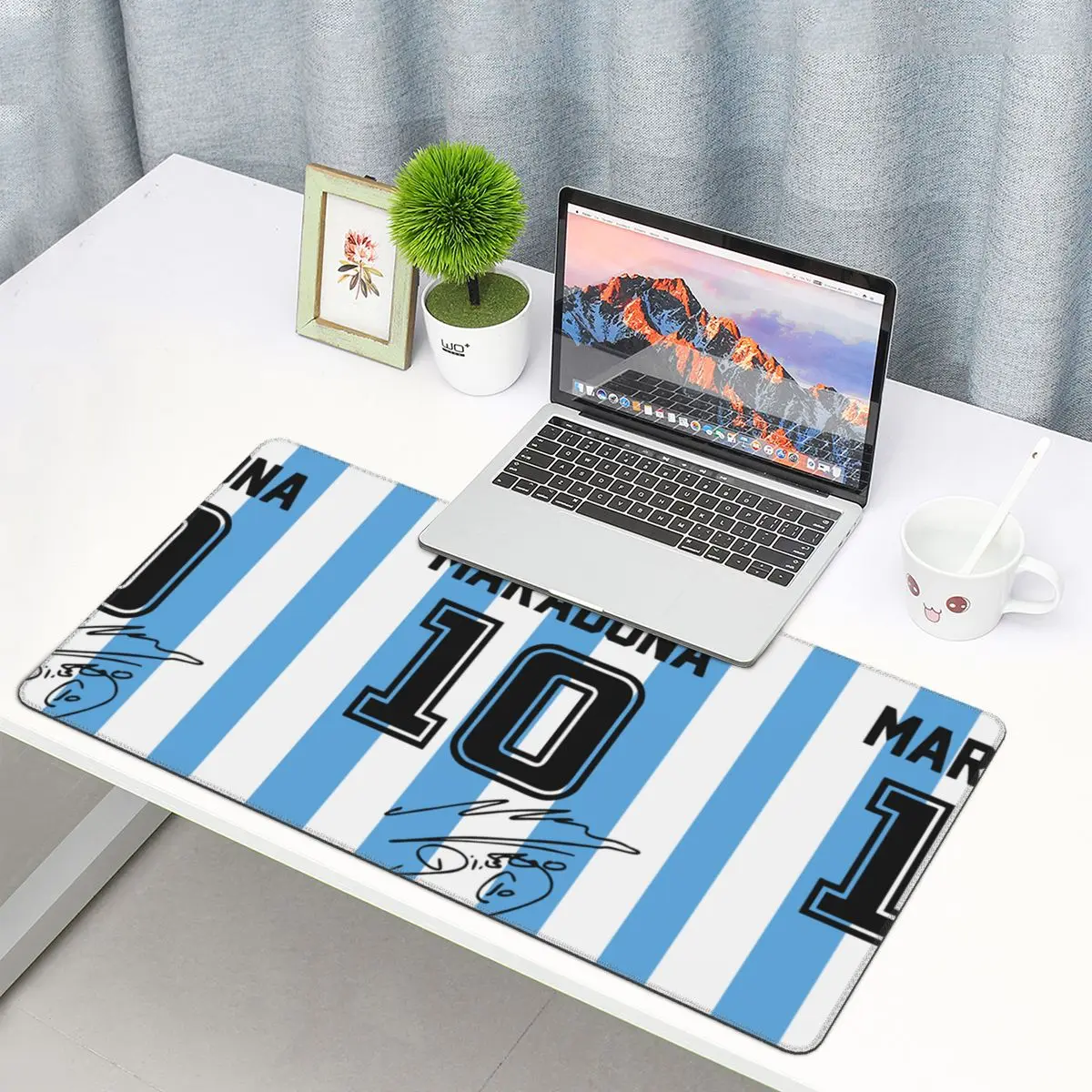 

Diego Maradona Soccer D10s Gaming Mouse Pad Keyboard Table Mats XL Anti-slip Natural Rubber Mousepad for Gamer