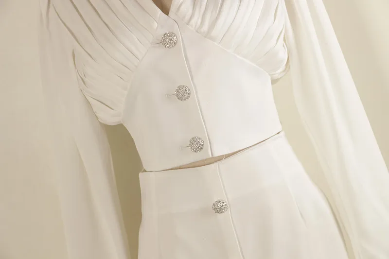 Элегантный атласный укороченный топ с v-образным вырезом и алмазной пряжкой