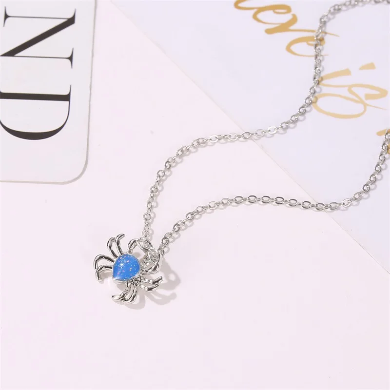 

100pcs / lot new small fresh blue crab Necklace female Creative Blue Opal Pendant fashion exquisite clavicle chain
