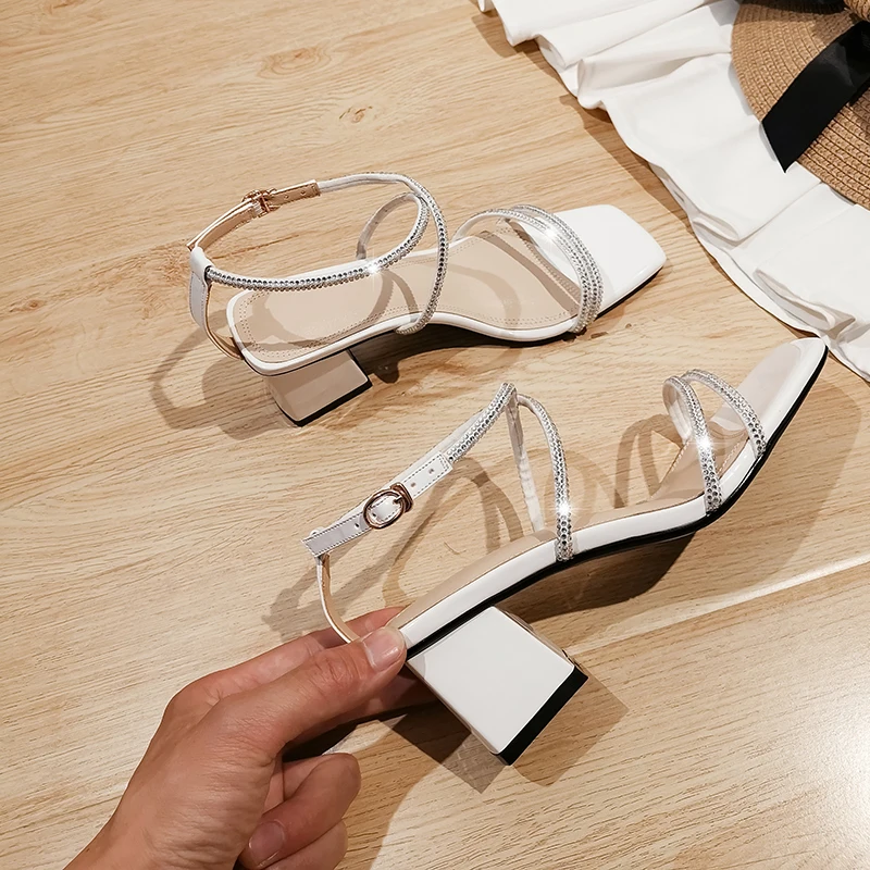 Для женщин отличная искусственная кожа со стразами сандалии на квадратном