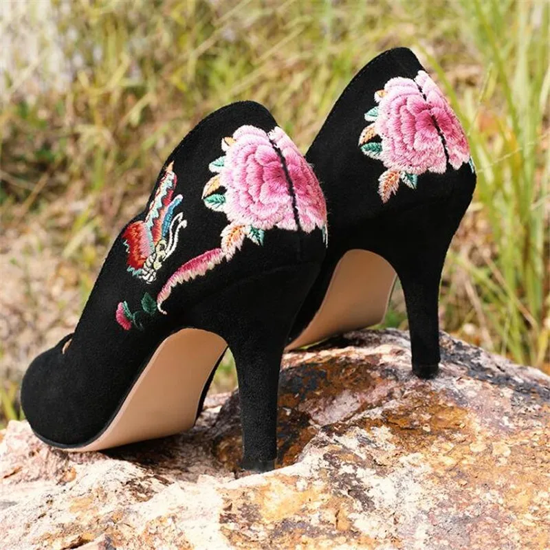 Туфли-лодочки женские из натуральной кожи с вышивкой | Обувь