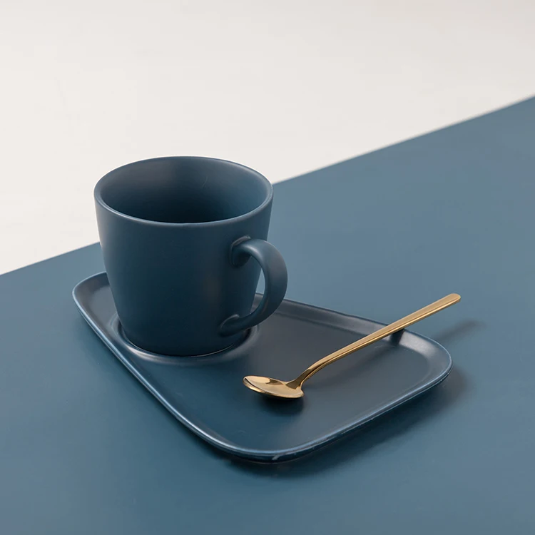 

European Ceramic Coffee Cups and Saucer Sets Luxury Coffee Mug Travel Personalized Coffee Mugs Creative Tazas Water Bottle Bb50