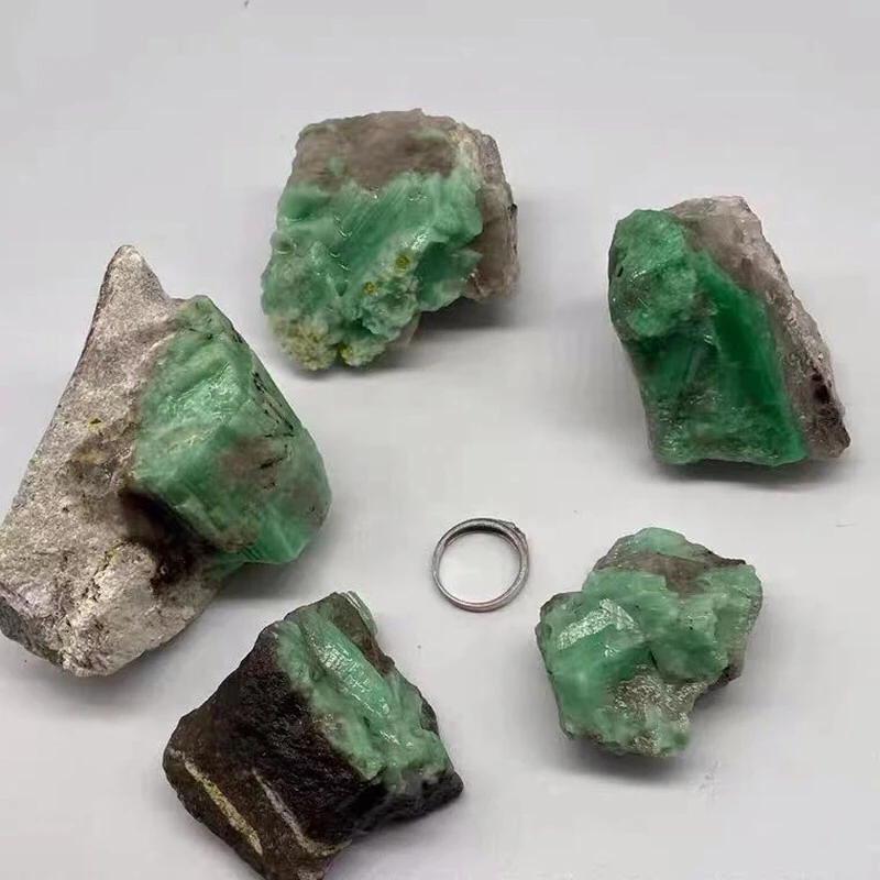 

100% Natural Green Emerald Mineral Gem-grade Crystal Specimens Stones and Crystals Quartz Crystalsbox