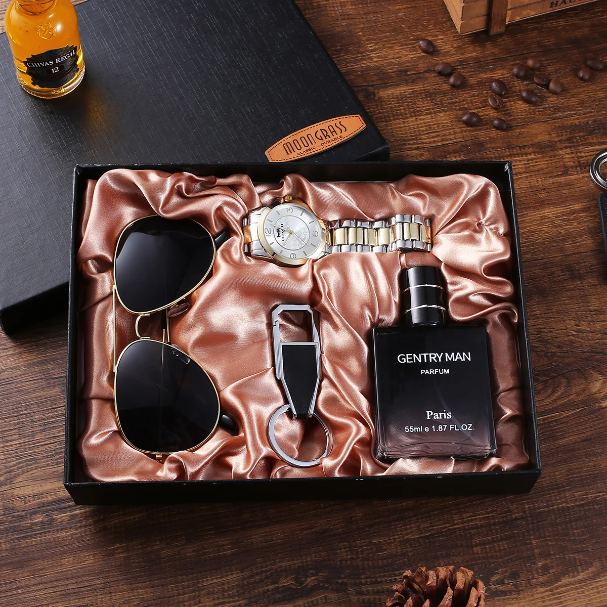 

2021 new fashion glasses + PERFUME + large dial quartz watch + KEYCHAIN GIFT SET
