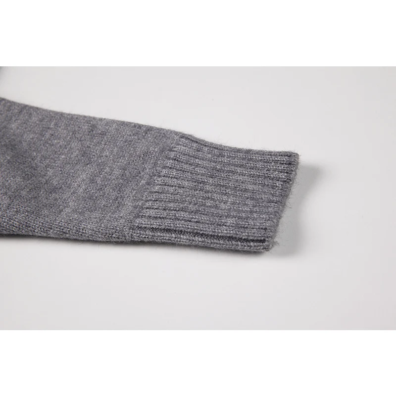 Женский трикотажный кардиган с V-образным вырезом длинным рукавом |