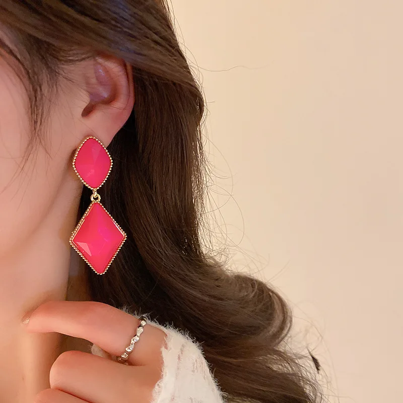 

Розовые Геометрические серьги с бриллиантами для женщин, характерные серьги с большой розой, нишевые дизайнерские украшения