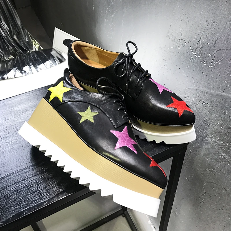 Женские туфли-оксфорды из натуральной кожи на танкетке с острым носком женские