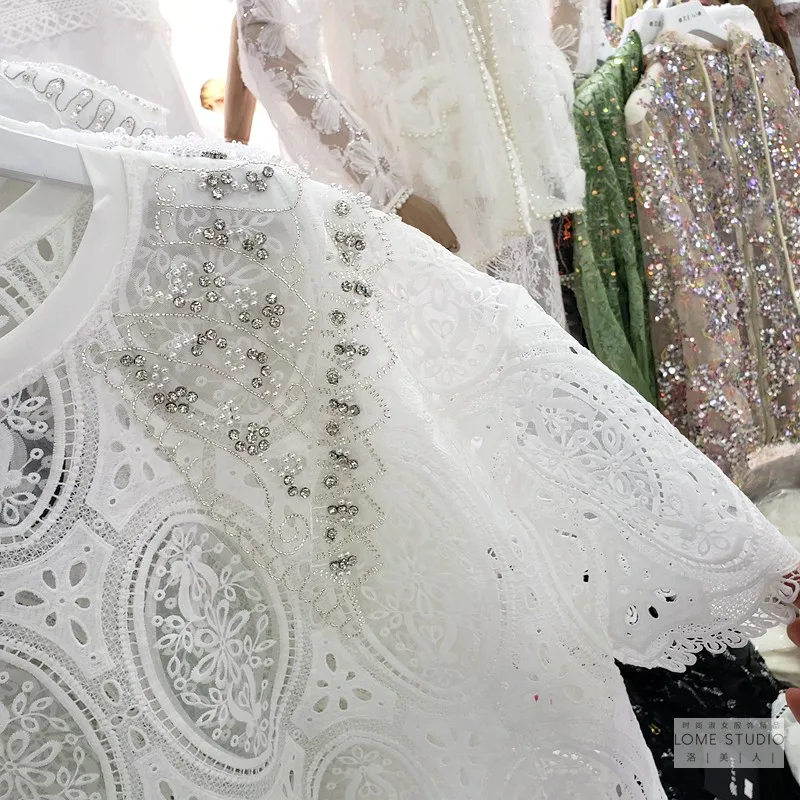 

2020 Summer New Heavy Industry Beaded Rhinestone Cutout Lace T-shirt Dress Women Loose White Tee Students Fashion Tops