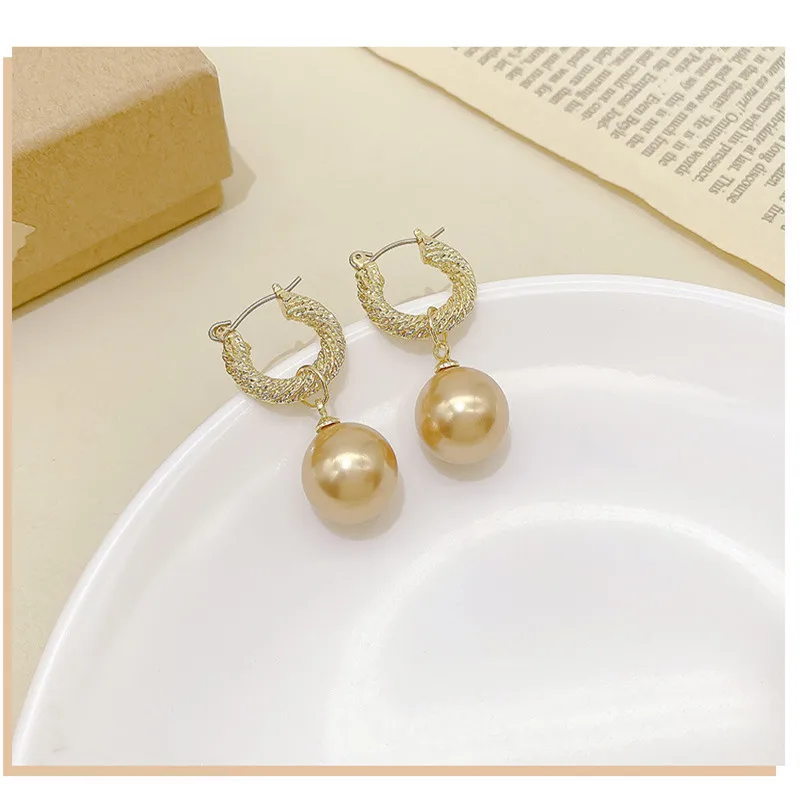 

Advanced sense of pearl earrings C female temperament of the new south Korean web celebrity round pearl pendant long joker ear c