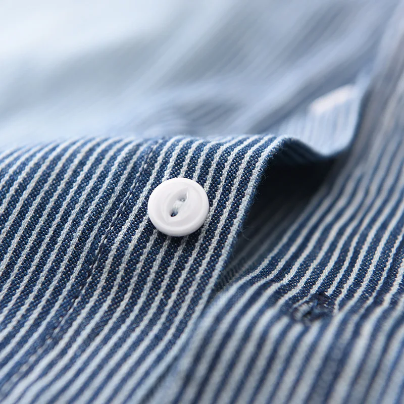 Джинсовые мужские повседневные рубашки с длинными рукавами двумя карманами из