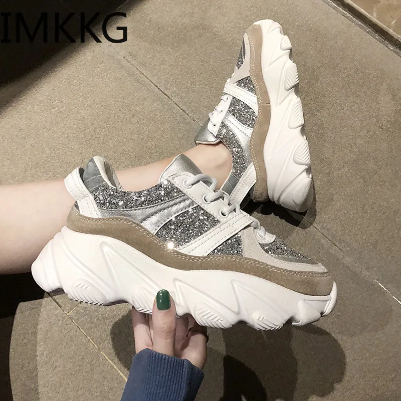 Женские Блестящие Кроссовки массивные на платформе черные белые обувь