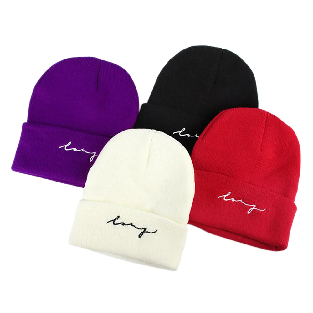 Мужская и женская шапка с буквенным принтом унисекс теплая в рубчик зимняя