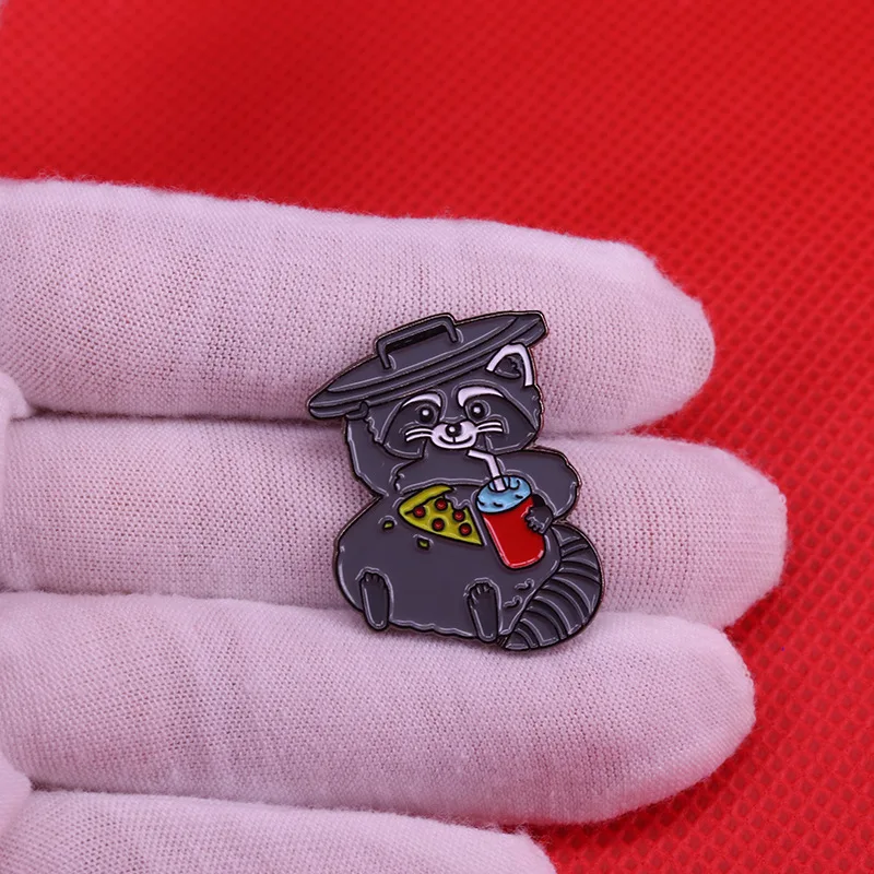 

P5845 Dongmanli Cute animals Creativity Enamel Pins Women Badge Backpack Collar Lapel Pin Hat Jewelry Gifts for Friends