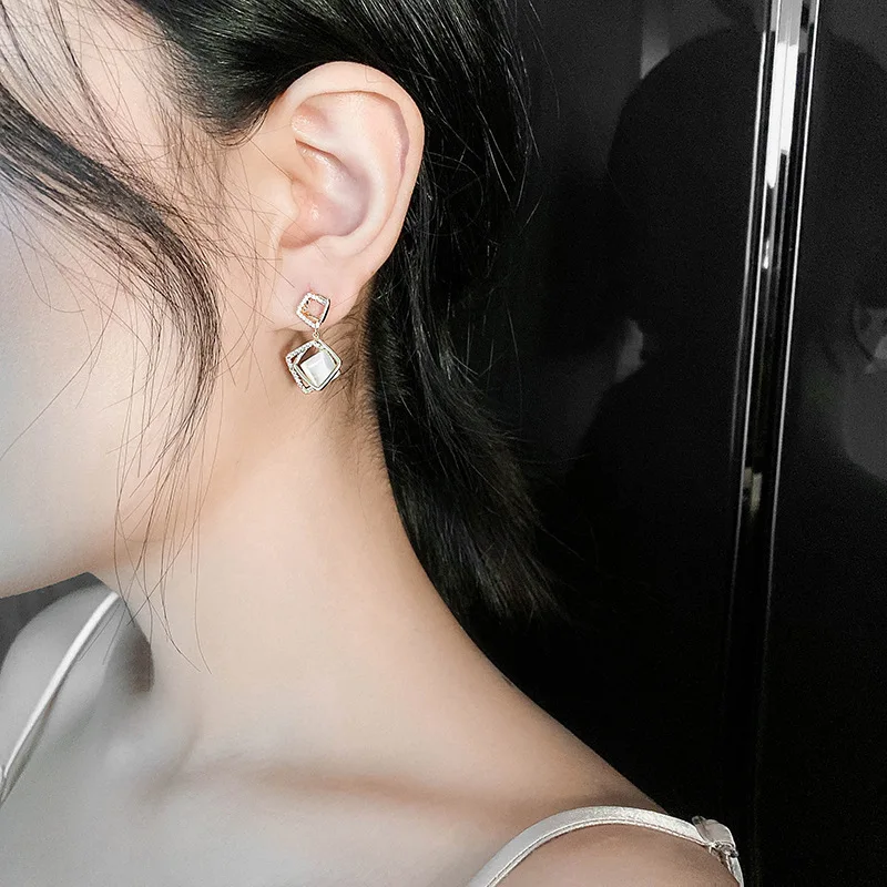 

Лидер продаж, многослойные квадратные серьги Стразы с опалом, подходящие ко всему геометрические серьги, милые серьги-гвоздики для девочек,...