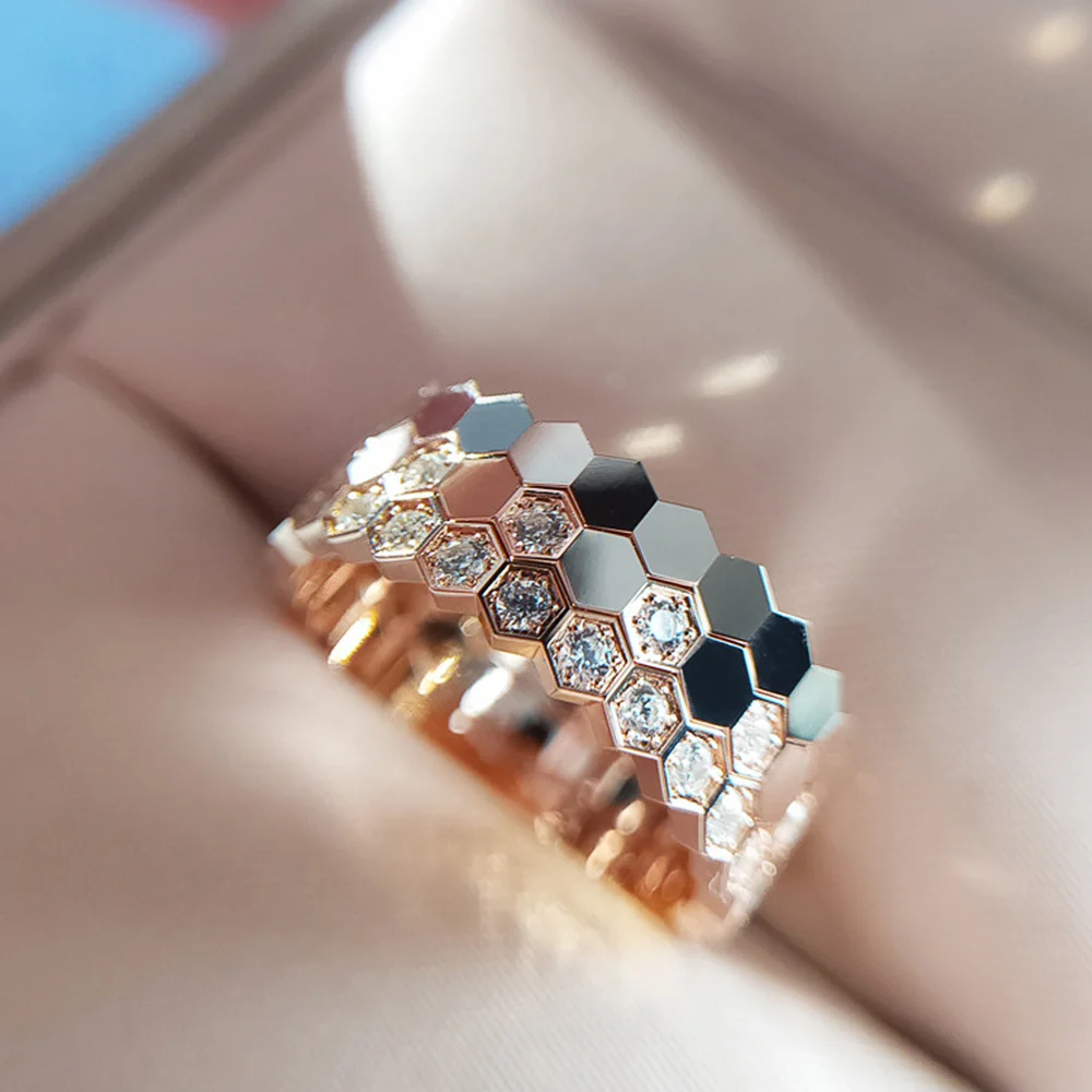 

Huitan New Trendy Simple Women Wedding Rings Shiny Cubic Zirconia Stylish Couple Ring Love Jewelry Valentine's Day Gift Hot Sale