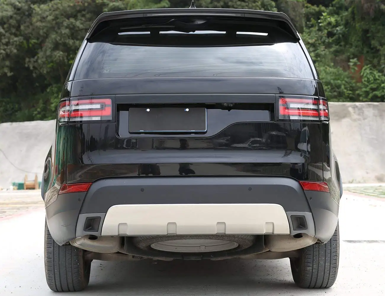 

ABS Plastic Exhaust Decoration Cover Trim Replacement Part for Land Rover Discovery 5 S/SE LR5 2017 2018 Grey