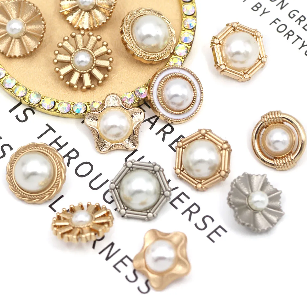 5 шт. с перламутровыми пуговицами золотого и серебряного цвета металлическими