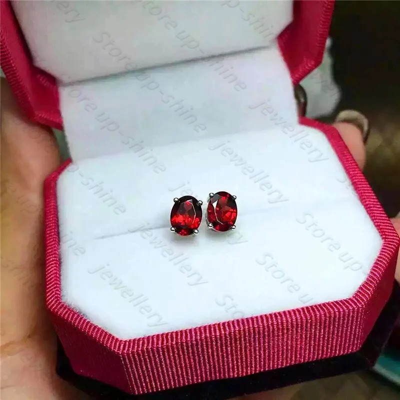 

New natural garnet ear Simple fashionable exquisite compact 925 silver natural garnet ear studs lady charm