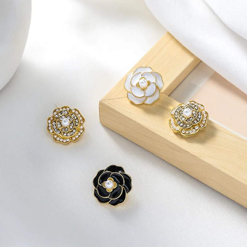 

S925 Needle Fashion Elegant Geometric Pearl Crystal Roses Stud Earrings For Women Retro Earrings Party Jewelry 2021
