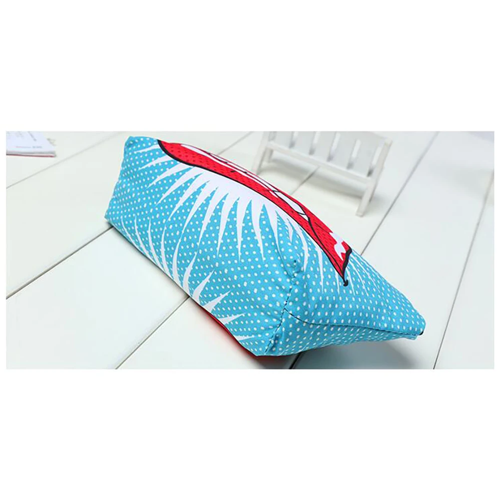 

1PC Cute Graphic Pouch Portable Travel Organizer Cosmetic Makeup Bag Mini Pencil With Vintage Red Lips Printing For Women Girls