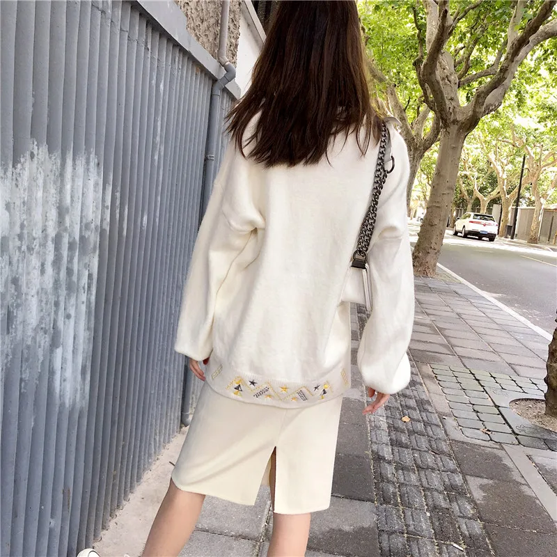 2020 autumn and winter new women's wear round neck gold thread celestial body pattern embroidery lazy wind loose top B-049 | Женская