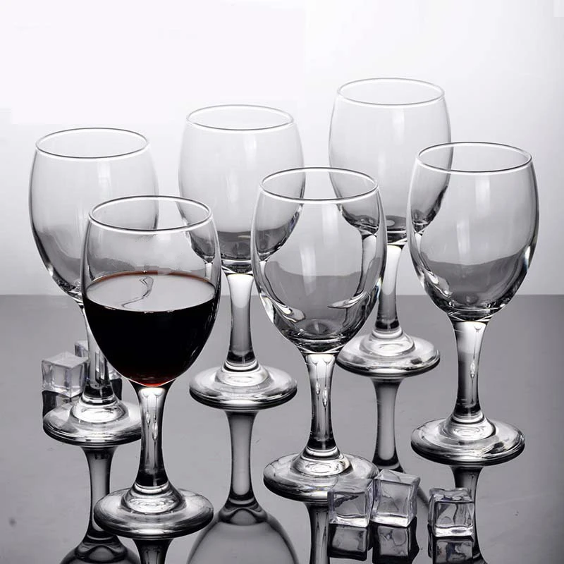 Прозрачная стеклянная чашка бокал Красного вина коньяк виски водка сок напиток