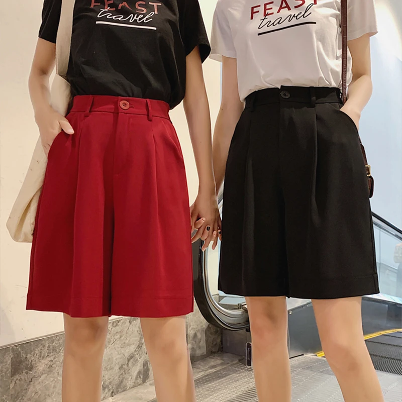 Женские свободные шорты-бермуды черные или красные однотонные шорты до колен с