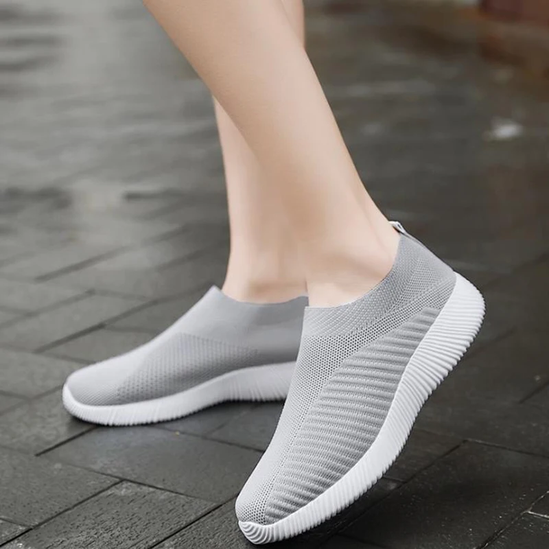 New high quality wholesale moms shoes  flying socks women's shoes  cross border leisure soled sports shoes elderly shoes 02