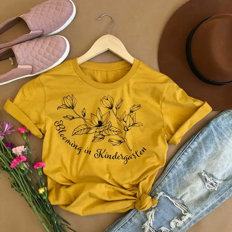 Футболка женская хлопковая с надписью Цветущий в детском саду|Футболки| |