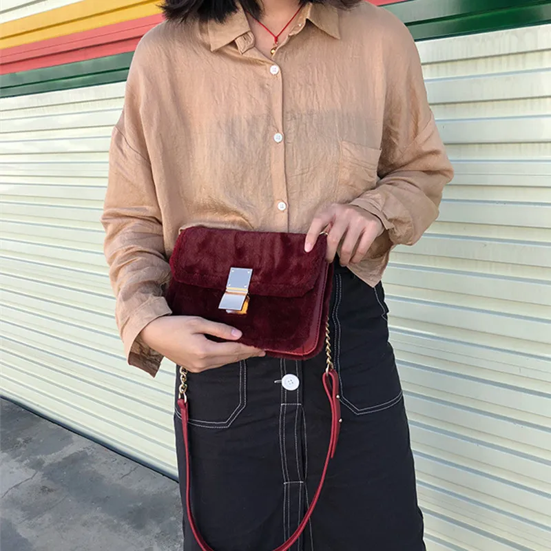 

Designer Women's Shoulder Bag Small Female Winter Faux Fur Crossbody Bags For Women With Chain Fashion Luxury Woman Shoulder Bag