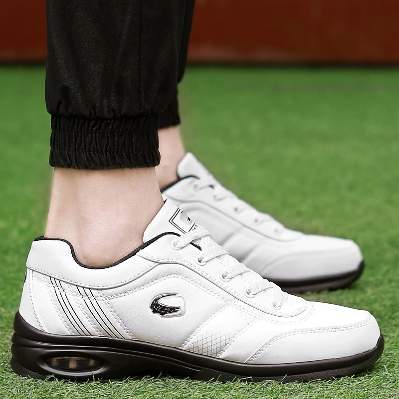 Кроссовки мужские спортивные на шнуровке в классическом стиле большого размера