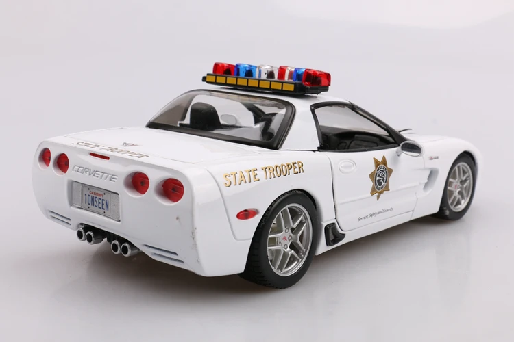 1:18 литой под давлением сплав Corvette Z06 полицейский спортивный автомобиль модель моделирование ретро коллекция металлический автомобиль игрушки Коллекционная дорожное искусство