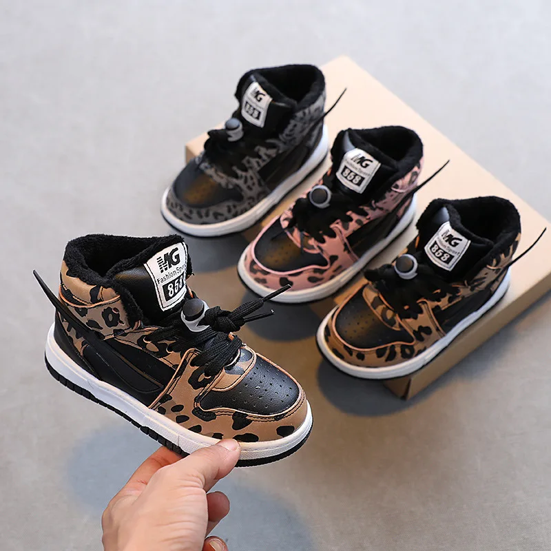 

Детские Бархатные кроссовки, новинка осень-зима 2022, высокие кроссовки для девочек с леопардовым принтом, мягкая кожаная обувь для мальчиков...