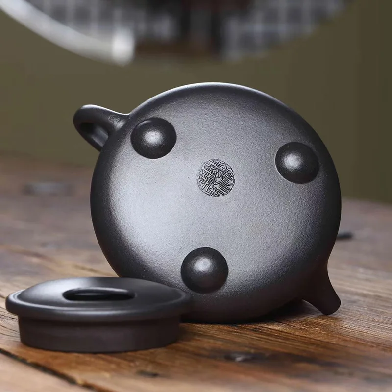 

Quality Yixing teapot handmade with bezoar, ox lid, Ladybug and purple clay teapot